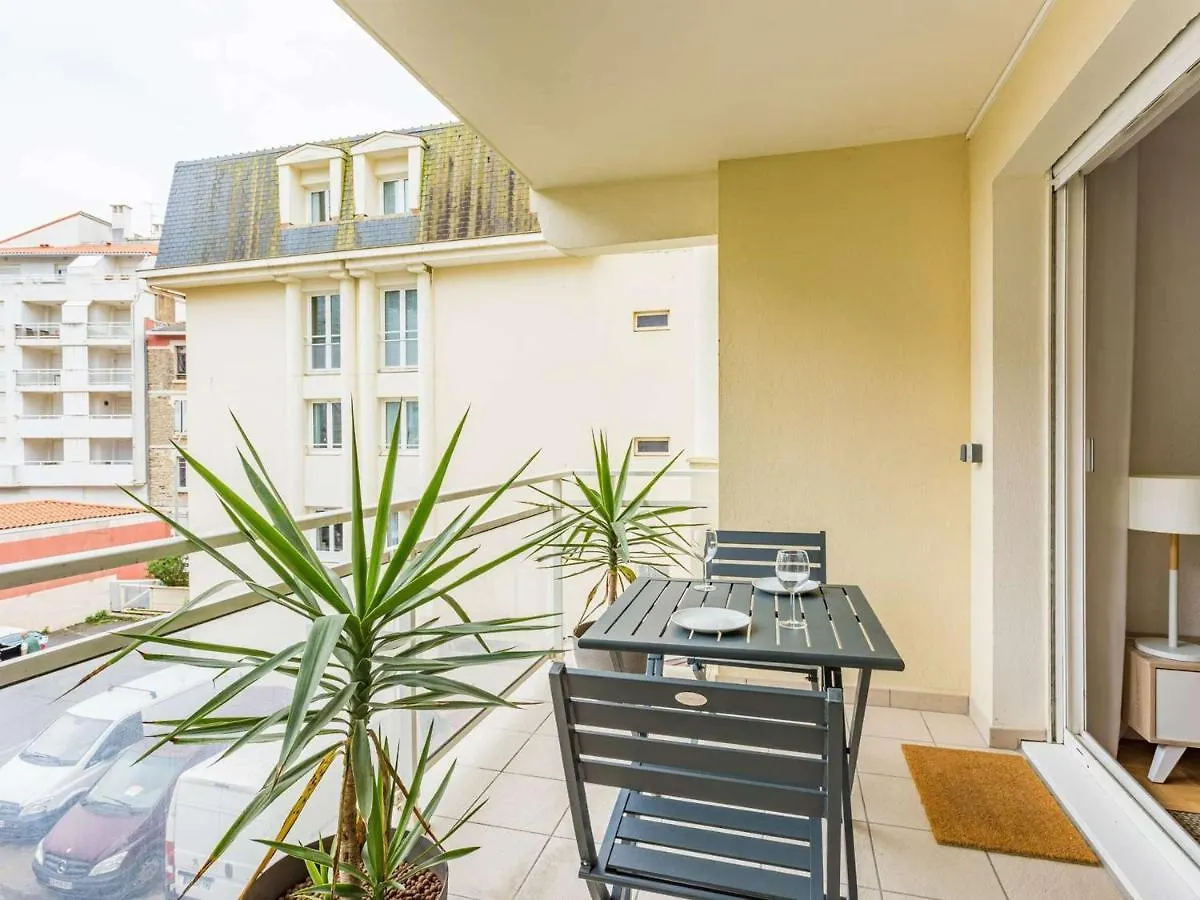 Superbe T2 Renove Avec Balcon Et Parking, A 150M De La Grande Plage De Biarritz - Fr-1-3-517 contacts
